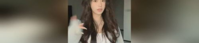 小姐姐拿荧光棒变装视频,小姐姐演绎奇幻变身秀