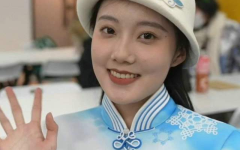 冬奥会举牌的甘肃小姐姐,展现大美甘肃风采”