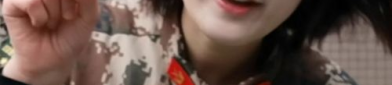 女兵小姐姐拜年,展现军营风采与节日祝福