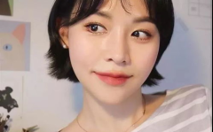 小姐姐短发怎么写句子,时尚新潮流的演绎者