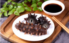 小姐姐吃辣油海参视频,小姐姐的独特味蕾冒险